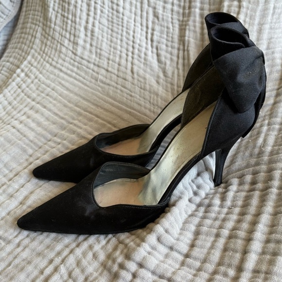 Stuart Weitzman Women’s 39 Vintage Black Point Toe Pumps Back Bow Satin Dressy - Picture 3 of 11